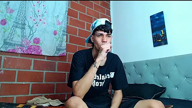 Snapshot of Alejandro_bigdick_x chatting on March 1, 4:58 am Alejandro bigdick x online show from March 1, 4:58 am