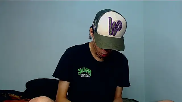 Snapshot of Alejandro_bigdick_x chatting on February 14, 4:26 am Alejandro bigdick x online show from February 14, 4:26 am