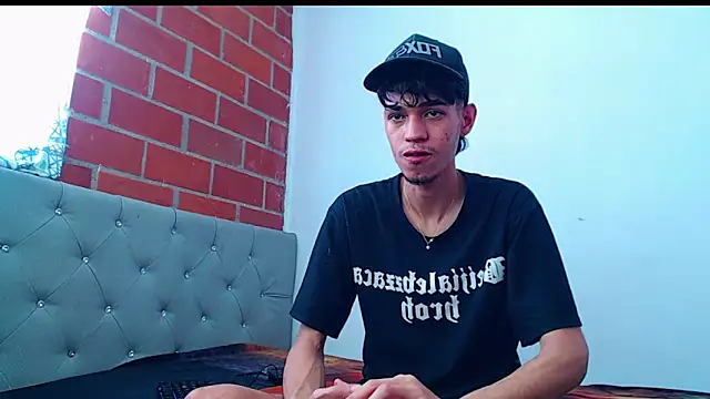 Snapshot of Alejandro_bigdick_x chatting on February 24, 6:36 pm Alejandro bigdick x online show from February 24, 6:36 pm