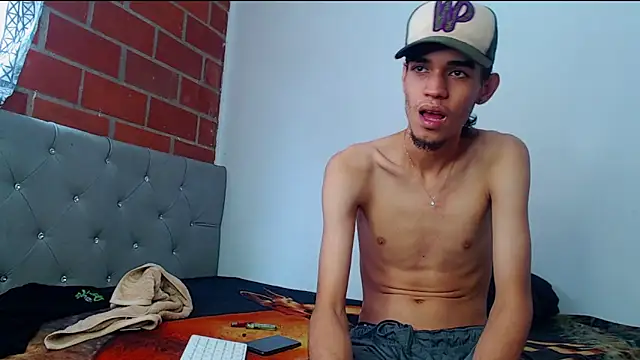 Snapshot of Alejandro_bigdick_x chatting on February 14, 2:33 pm Alejandro bigdick x online show from February 14, 2:33 pm