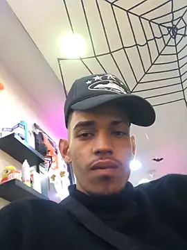 Snapshot of Alejandro_bigdick_x chatting on October 31, 1:40 am Alejandro bigdick x online show from October 31, 1:40 am