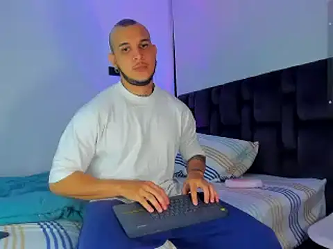 austinoficial online show from February 5, 3:57 am