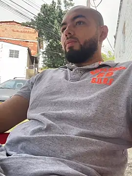 arturguy00 online show from April 1, 2:58 pm