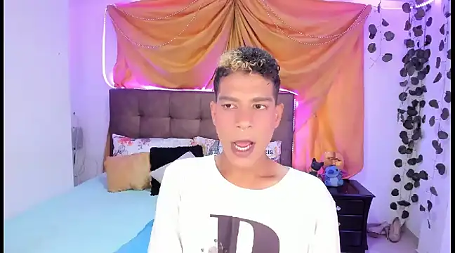 Ethan Boyy online show from March 3, 8:18 pm