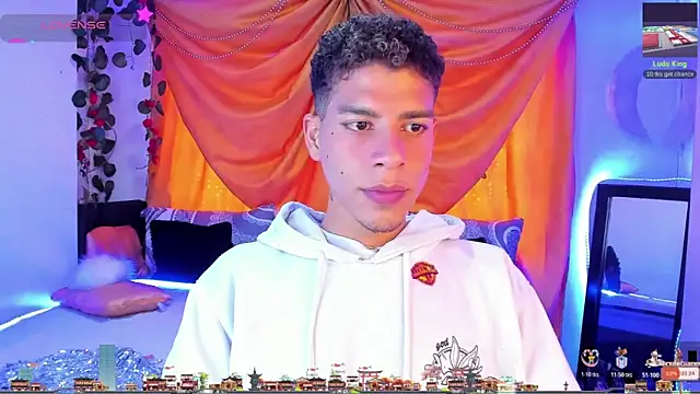 Ethan Boyy online show from October 21, 8:45 pm