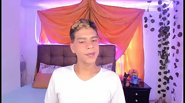 Ethan Boyy online show from March 6, 5:43 pm