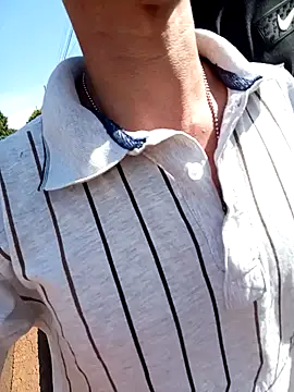 Frdrereeee online show from November 7, 6:44 pm