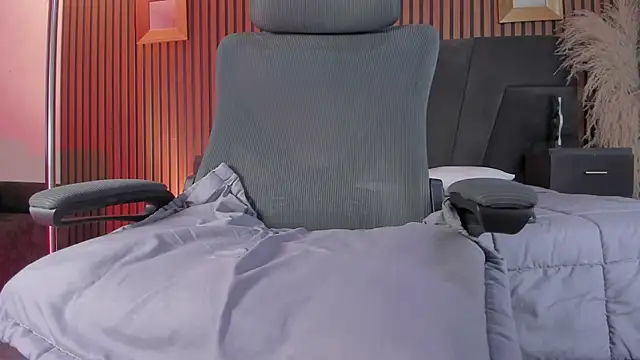 EthaanCox online show from April 20, 9:39 pm