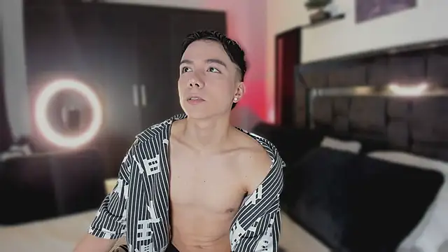 alanblack1 online show from March 9, 1:38 pm