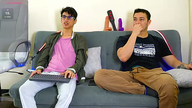 Snapshot of Cum_hunters chatting on February 22, 8:59 pm Cum hunters online show from February 22, 8:59 pm