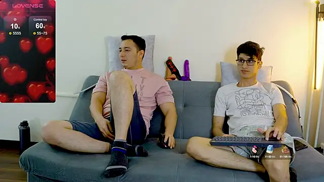 Snapshot of Cum_hunters chatting on February 6, 2:37 pm Cum hunters online show from February 6, 2:37 pm