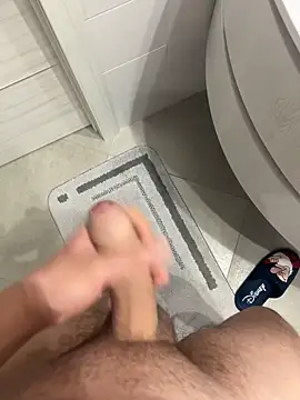 Snapshot of Greeneyes0820 chatting on February 8, 10:40 pm Greeneyes0820 online show from February 8, 10:40 pm