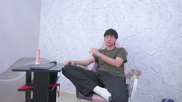 OliverWhite18 online show from March 11, 12:17 pm