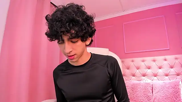 Alezzandro  online show from February 10, 2:05 pm