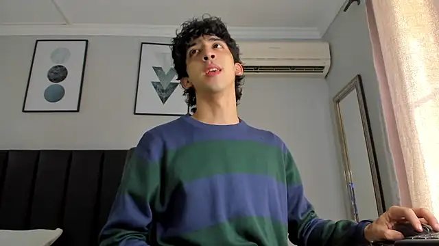 Alezzandro  online show from March 20, 1:15 pm