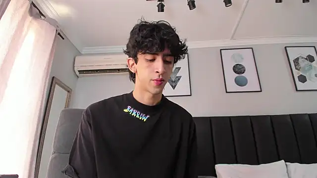 Alezzandro  online show from March 10, 2:05 pm