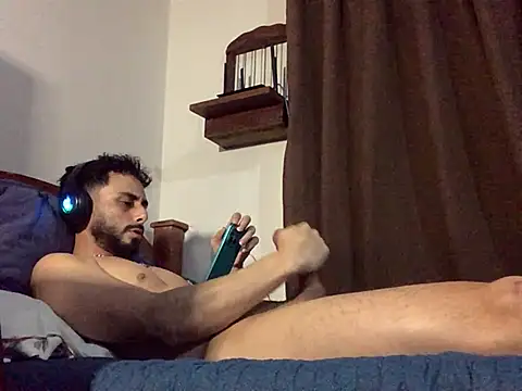 Nooneisthis online show from March 5, 8:10 am