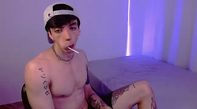 H3ll B0I online show from February 14, 7:49 am