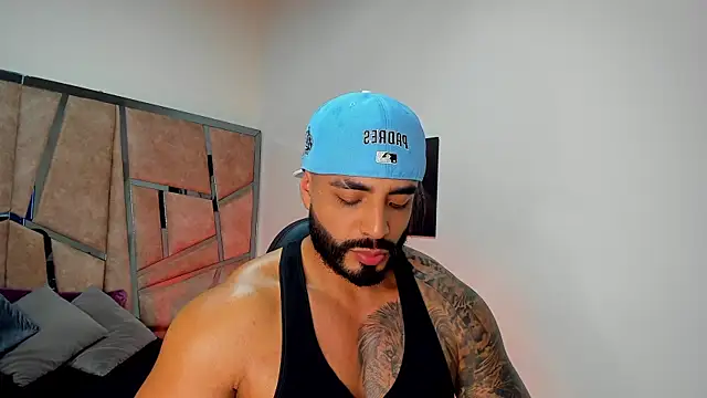 LeandroRusso online show from March 6, 8:48 pm