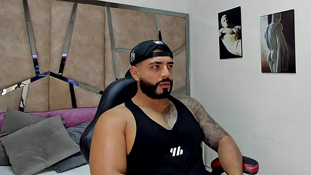 LeandroRusso online show from March 7, 7:49 pm