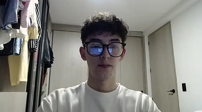 miketwink online show from March 18, 1:02 am