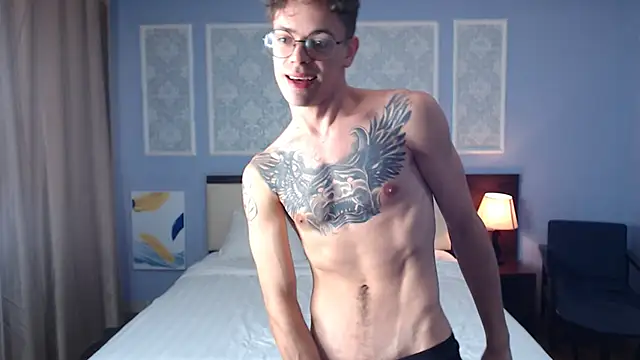 Snapshot of William_Henry_ chatting on February 2, 6:59 am William Henry online show from February 2, 6:59 am