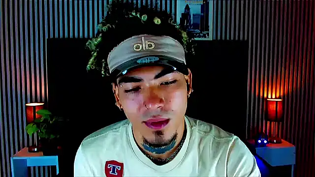 Snapshot of LihanJor_23 chatting on October 18, 1:38 pm LihanJor 23 online show from October 18, 1:38 pm