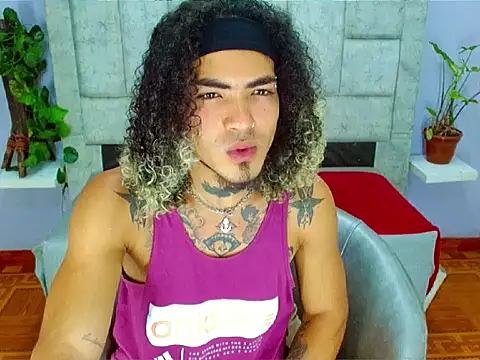 Snapshot of LihanJor_23 chatting on September 15, 2:18 pm LihanJor 23 online show from September 15, 2:18 pm