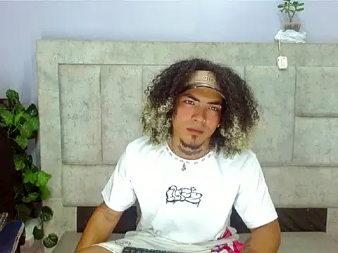 Snapshot of LihanJor_23 chatting on September 12, 2:06 pm LihanJor 23 online show from September 12, 2:06 pm