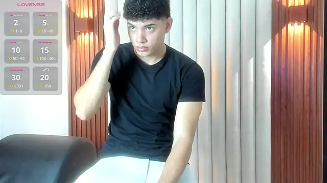 Snapshot of Justin_mack chatting on September 19, 11:32 am Justin mack online show from September 19, 11:32 am