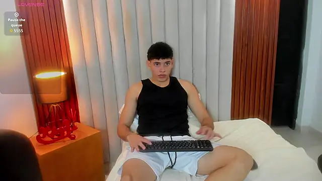 Snapshot of Justin_mack chatting on October 18, 2:33 pm Justin mack online show from October 18, 2:33 pm