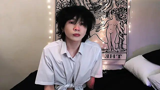 Snapshot of rennnuts chatting on March 11, 4:51 pm rennnuts online show from March 11, 4:51 pm