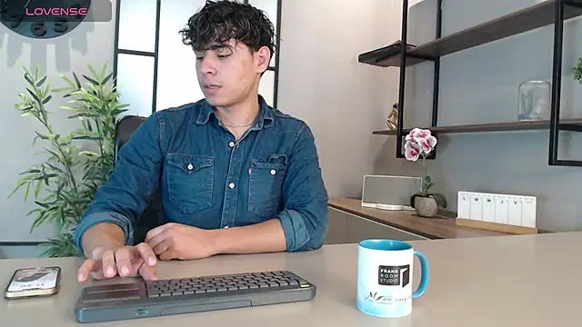 Snapshot of Gabriell_ramirez chatting on March 1, 4:47 am Gabriell ramirez online show from March 1, 4:47 am