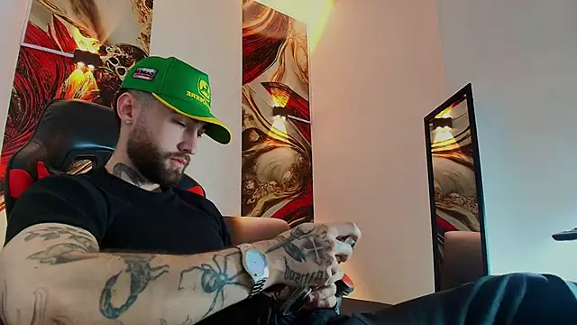 Luke davis01 online show from December 4, 1:18 pm