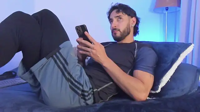 Snapshot of bakersboyssexys chatting on October 10, 1:54 am bakersboyssexys online show from October 10, 1:54 am