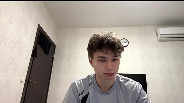 Snapshot of aronrodrigos chatting on February 13, 2:12 am aronrodrigos online show from February 13, 2:12 am