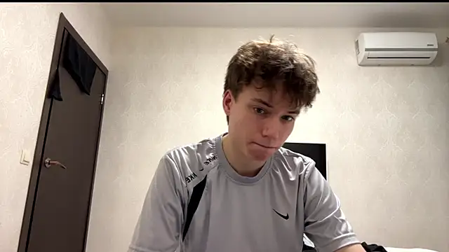 Snapshot of aronrodrigos chatting on February 12, 4:11 pm aronrodrigos online show from February 12, 4:11 pm