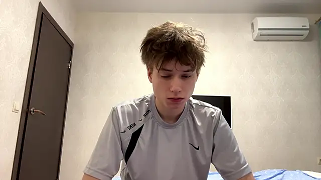 Snapshot of aronrodrigos chatting on February 19, 10:42 pm aronrodrigos online show from February 19, 10:42 pm