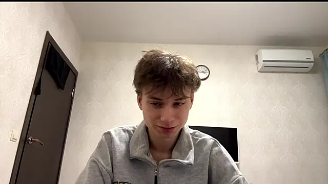 Snapshot of aronrodrigos chatting on February 14, 10:48 pm aronrodrigos online show from February 14, 10:48 pm