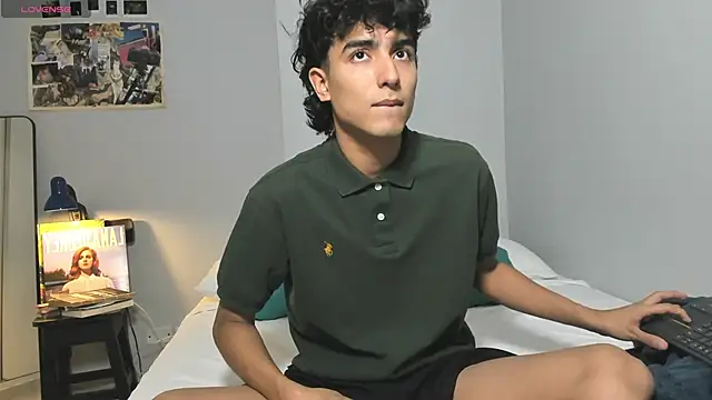 Snapshot of salvatore_montt chatting on March 3, 12:01 am salvatore montt online show from March 3, 12:01 am