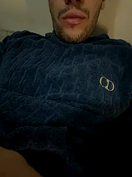 Snapshot of yaxxx03 chatting on October 19, 7:39 pm yaxxx03 online show from October 19, 7:39 pm
