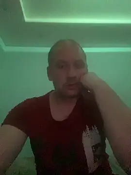 Krzysiekg123 online show from January 19, 4:41 pm