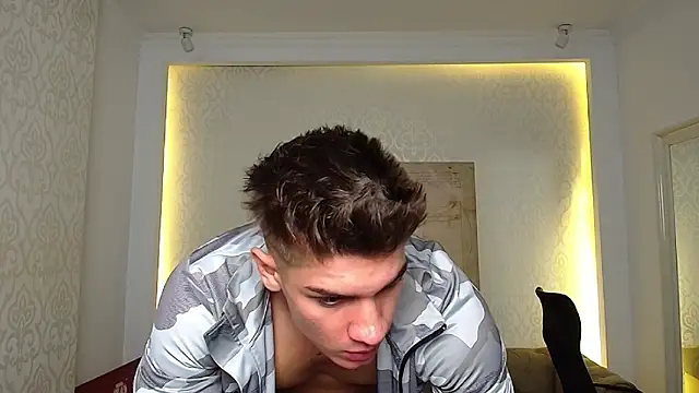 Snapshot of MaxKaiden chatting on October 7, 7:12 am MaxKaiden online show from October 7, 7:12 am