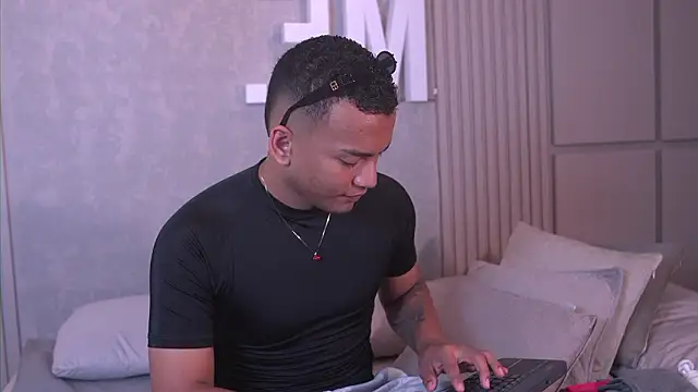 Rafa2004Cruz online show from February 25, 7:15 pm