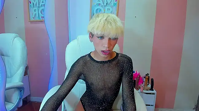 Snapshot of Danny_Luxx chatting on February 17, 8:15 pm Danny Luxx online show from February 17, 8:15 pm
