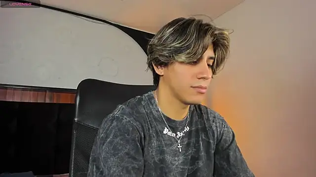 Snapshot of Allex_Cano chatting on September 12, 7:47 pm Allex Cano online show from September 12, 7:47 pm