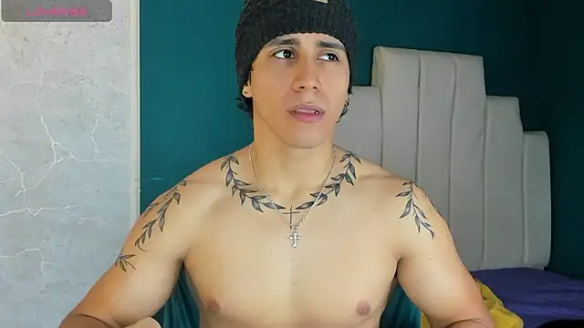 Snapshot of Allex_Cano chatting on October 2, 10:14 pm Allex Cano online show from October 2, 10:14 pm