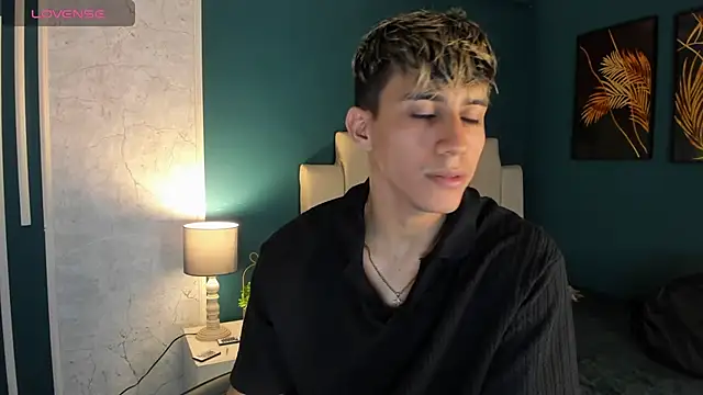 Snapshot of Allex_Cano chatting on March 3, 3:06 am Allex Cano online show from March 3, 3:06 am