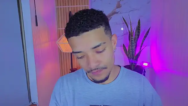 Snapshot of eross_chipre_ chatting on October 17, 11:58 am eross chipre online show from October 17, 11:58 am