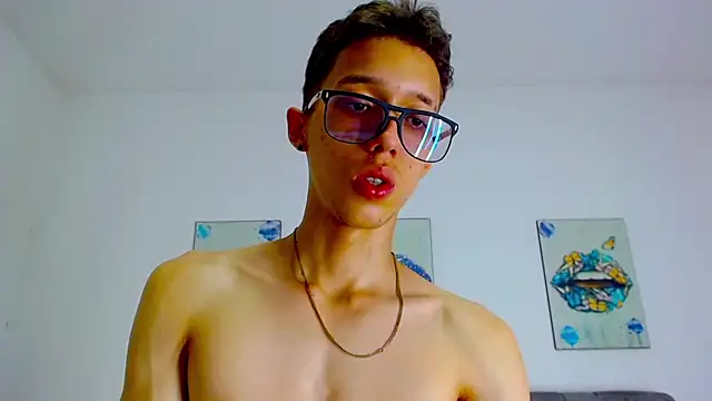 Snapshot of skinny_bigcock02 chatting on March 6, 7:32 pm skinny bigcock02 online show from March 6, 7:32 pm